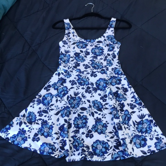 Fun flower H&M skater dress - Picture 1 of 3